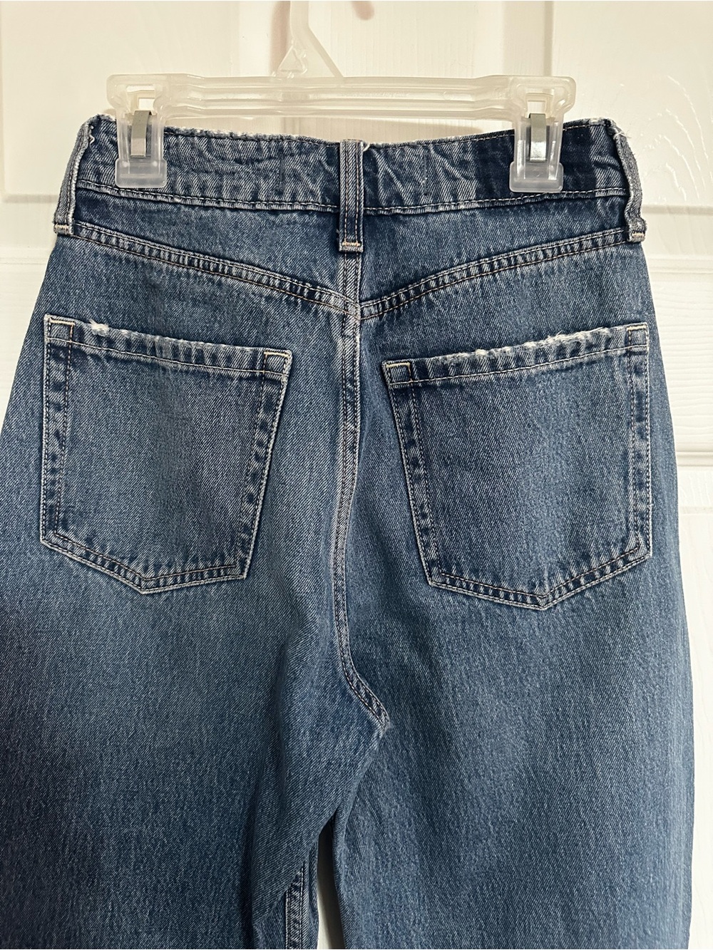 Hollister Ultra High-Rise Baggy Jeans - Picture 3 of 4